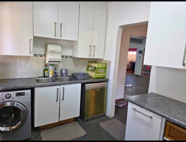 4 BEDROOM HOUSE FOR SALE IN VAN RIEBEECK PARK